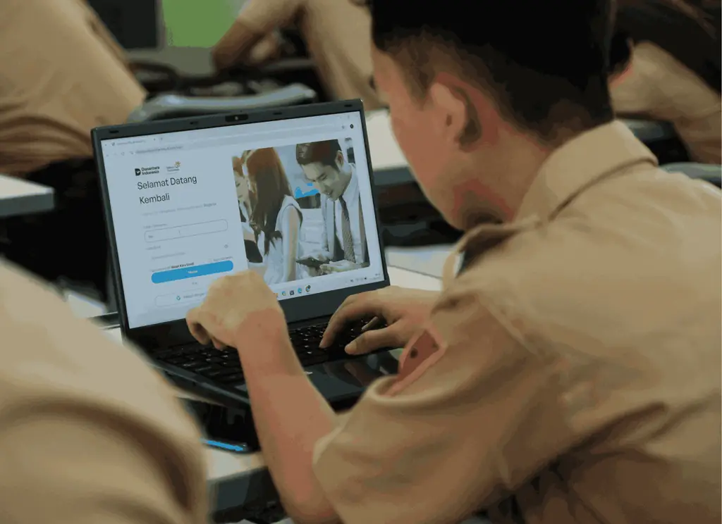 Raising Digital Heroes: How CYBERHEROES Builds Healthy Internet Habits for Gen Z
